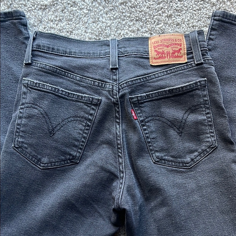 Levi’s Wedgie Straight Distressed Black Denim Jeans - Picture 3 of 3